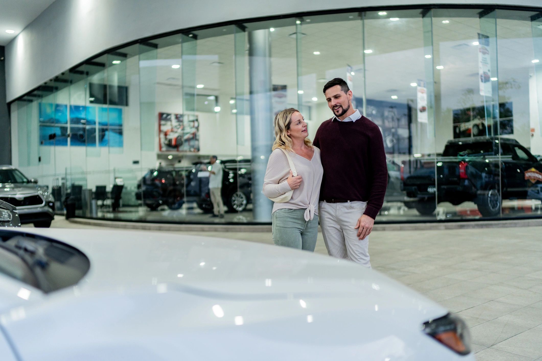 Customer couple at a car dealership
